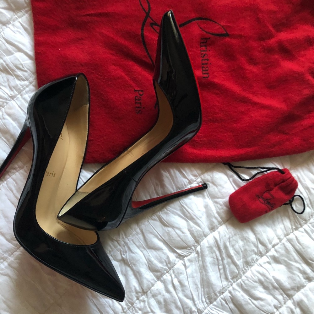 'So Kate' Pointy Toe Pump
CHRISTIAN LOUBOUTIN